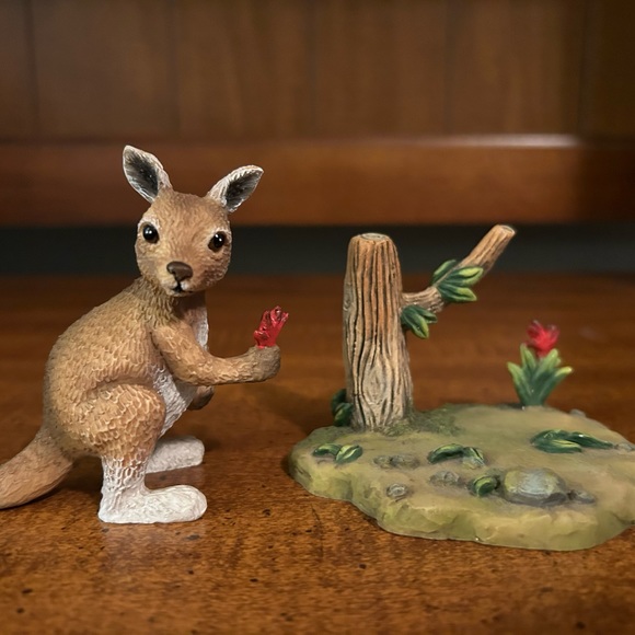 Hamilton Protect Nature's Innocents Figurine - Gray Kangaroo - 1996 - Picture 5 of 6